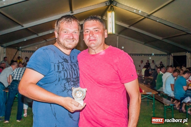 Zdjęcie w galerii na portalu naszraciborz.pl: Turniej oldbojów w Borucinie. Pietrowice z pucharem. Poważna kontuzja zawodnika FC Bavaria wiadomości z regionu