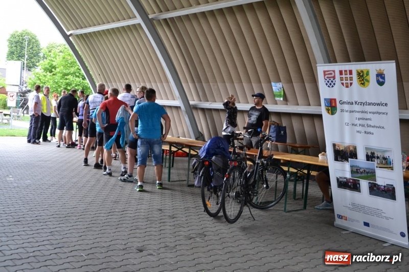 Zdjęcie w galerii na portalu naszraciborz.pl: Wiosenny wiatr i deszcz. Rajd gmin partnerskich po pograniczu  wiadomości z regionu