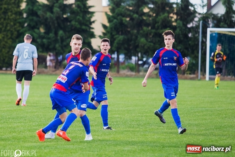 Zdjęcie w galerii na portalu naszraciborz.pl: Klasa okręgowa: Remis w meczu o życie wiadomości z regionu