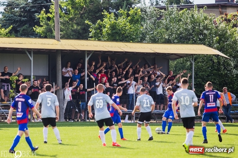 Zdjęcie w galerii na portalu naszraciborz.pl: Klasa okręgowa: Remis w meczu o życie wiadomości z regionu