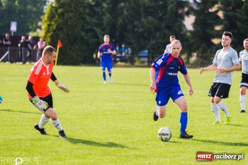 Zdjęcie w galerii na portalu naszraciborz.pl: Klasa okręgowa: Remis w meczu o życie wiadomości z regionu