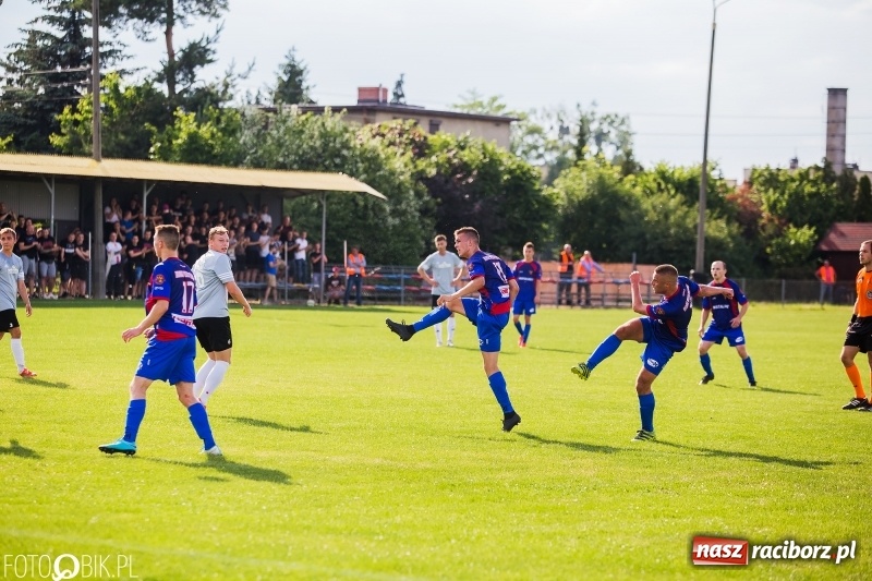 Zdjęcie w galerii na portalu naszraciborz.pl: Klasa okręgowa: Remis w meczu o życie wiadomości z regionu