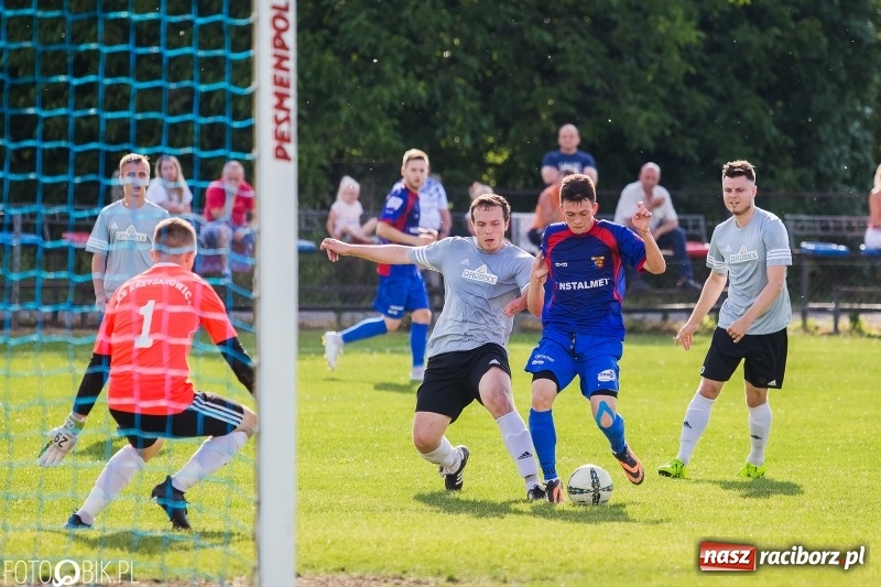 Zdjęcie w galerii na portalu naszraciborz.pl: Klasa okręgowa: Remis w meczu o życie wiadomości z regionu