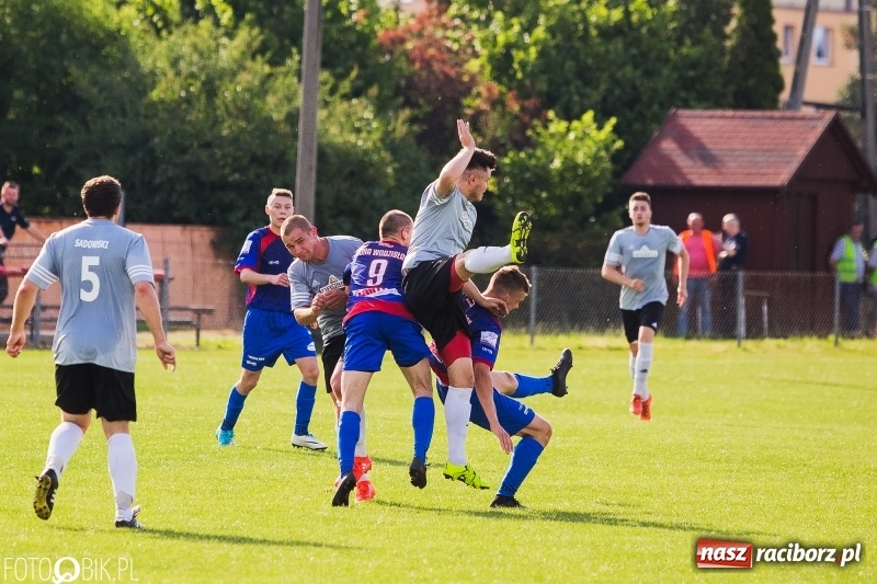 Zdjęcie w galerii na portalu naszraciborz.pl: Klasa okręgowa: Remis w meczu o życie wiadomości z regionu