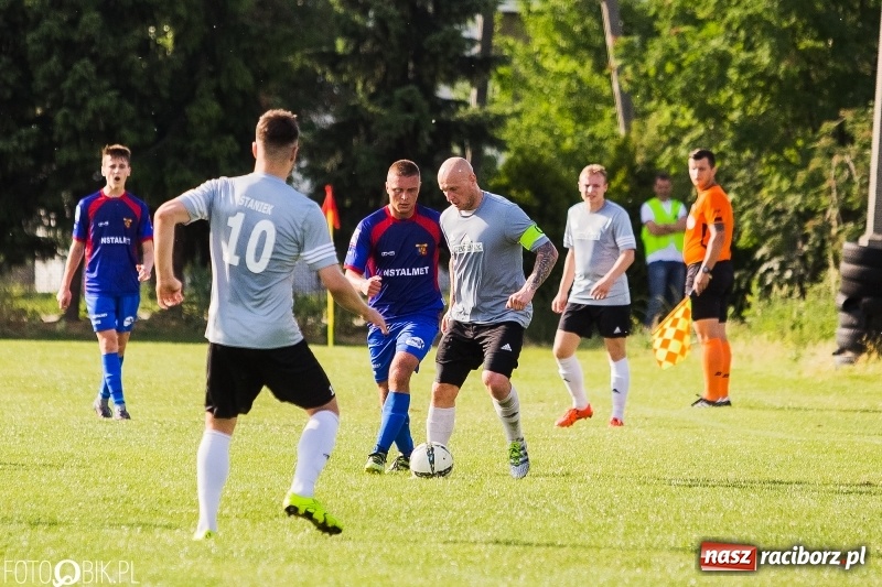 Zdjęcie w galerii na portalu naszraciborz.pl: Klasa okręgowa: Remis w meczu o życie wiadomości z regionu