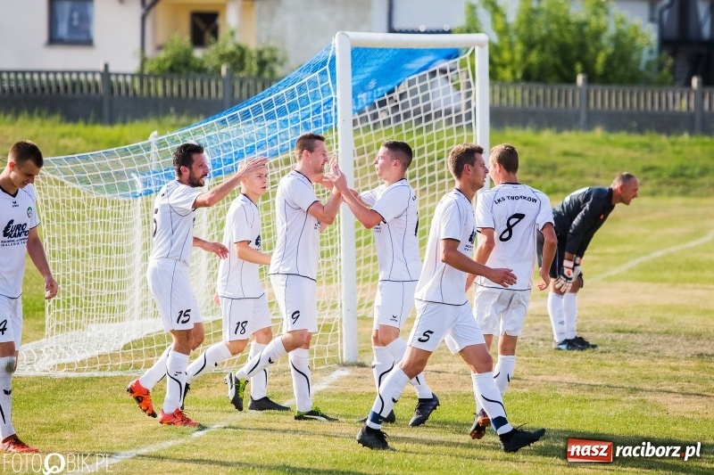 Zdjęcie w galerii na portalu naszraciborz.pl: A klasa: Zmiana sędziów nie pomogła. Tworków gładko pokonał Studzienną wiadomości z regionu