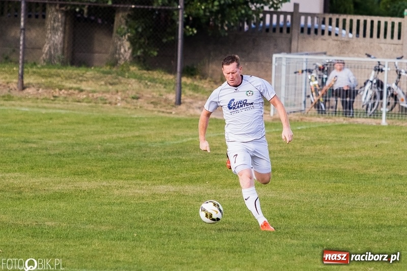 Zdjęcie w galerii na portalu naszraciborz.pl: A klasa: Zmiana sędziów nie pomogła. Tworków gładko pokonał Studzienną wiadomości z regionu