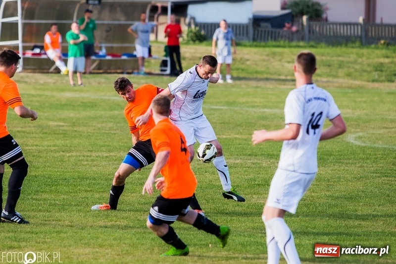 Zdjęcie w galerii na portalu naszraciborz.pl: A klasa: Zmiana sędziów nie pomogła. Tworków gładko pokonał Studzienną wiadomości z regionu