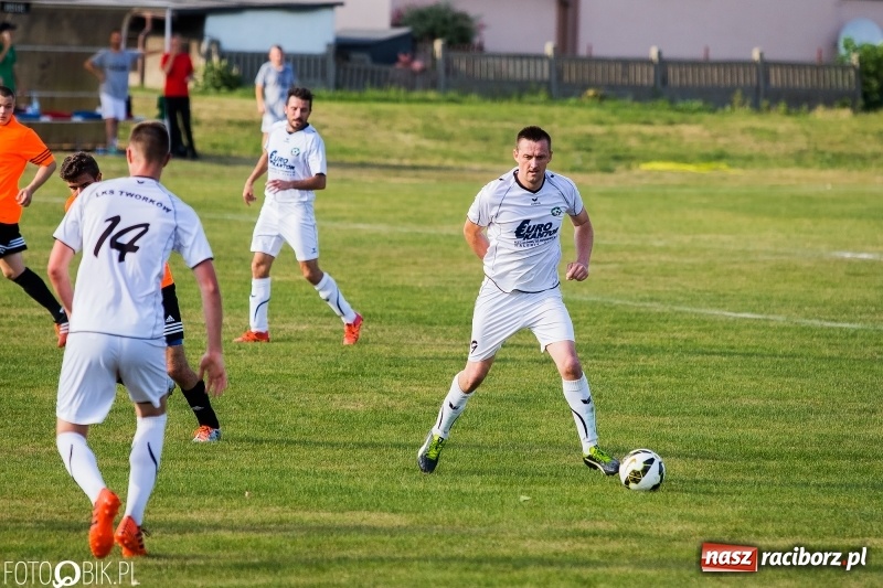 Zdjęcie w galerii na portalu naszraciborz.pl: A klasa: Zmiana sędziów nie pomogła. Tworków gładko pokonał Studzienną wiadomości z regionu