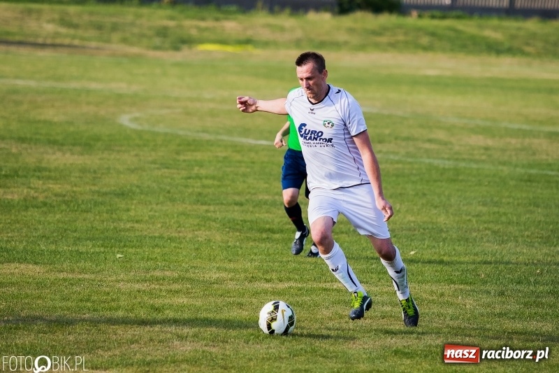 Zdjęcie w galerii na portalu naszraciborz.pl: A klasa: Zmiana sędziów nie pomogła. Tworków gładko pokonał Studzienną wiadomości z regionu
