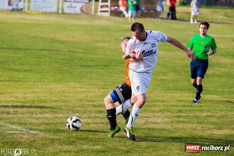 Zdjęcie w galerii na portalu naszraciborz.pl: A klasa: Zmiana sędziów nie pomogła. Tworków gładko pokonał Studzienną wiadomości z regionu