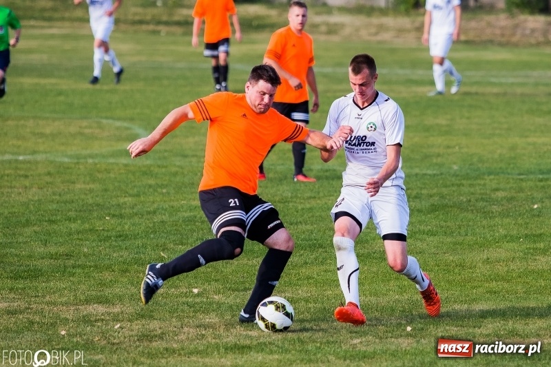 Zdjęcie w galerii na portalu naszraciborz.pl: A klasa: Zmiana sędziów nie pomogła. Tworków gładko pokonał Studzienną wiadomości z regionu