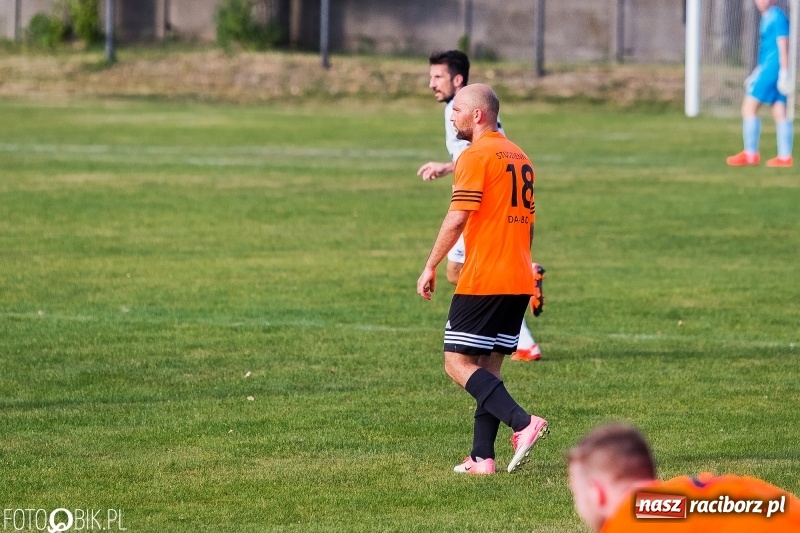 Zdjęcie w galerii na portalu naszraciborz.pl: A klasa: Zmiana sędziów nie pomogła. Tworków gładko pokonał Studzienną wiadomości z regionu