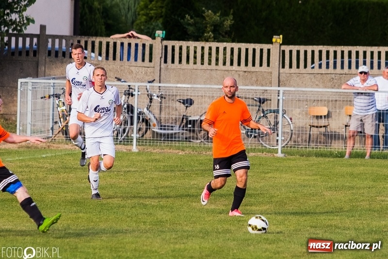 Zdjęcie w galerii na portalu naszraciborz.pl: A klasa: Zmiana sędziów nie pomogła. Tworków gładko pokonał Studzienną wiadomości z regionu