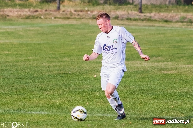 Zdjęcie w galerii na portalu naszraciborz.pl: A klasa: Zmiana sędziów nie pomogła. Tworków gładko pokonał Studzienną wiadomości z regionu
