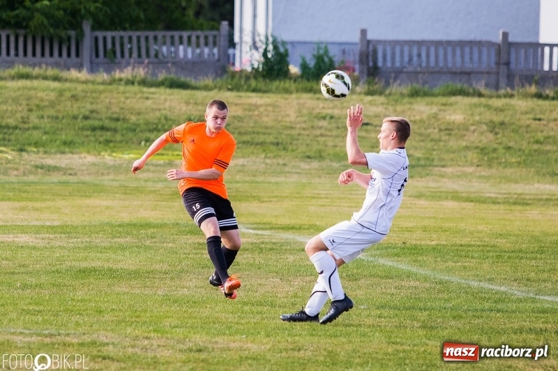Zdjęcie w galerii na portalu naszraciborz.pl: A klasa: Zmiana sędziów nie pomogła. Tworków gładko pokonał Studzienną wiadomości z regionu