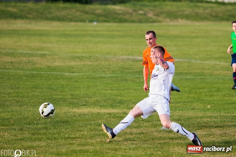 Zdjęcie w galerii na portalu naszraciborz.pl: A klasa: Zmiana sędziów nie pomogła. Tworków gładko pokonał Studzienną wiadomości z regionu