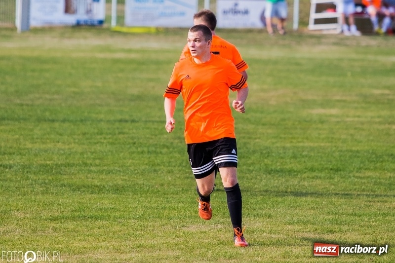 Zdjęcie w galerii na portalu naszraciborz.pl: A klasa: Zmiana sędziów nie pomogła. Tworków gładko pokonał Studzienną wiadomości z regionu