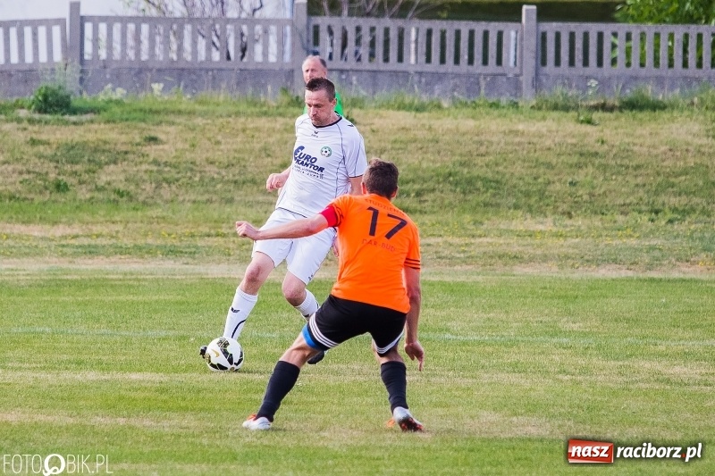 Zdjęcie w galerii na portalu naszraciborz.pl: A klasa: Zmiana sędziów nie pomogła. Tworków gładko pokonał Studzienną wiadomości z regionu
