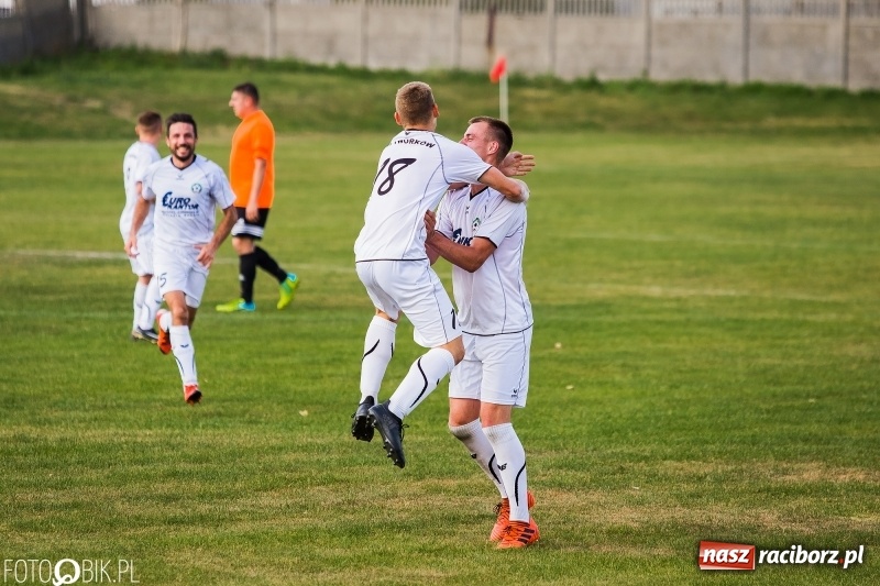 Zdjęcie w galerii na portalu naszraciborz.pl: A klasa: Zmiana sędziów nie pomogła. Tworków gładko pokonał Studzienną wiadomości z regionu