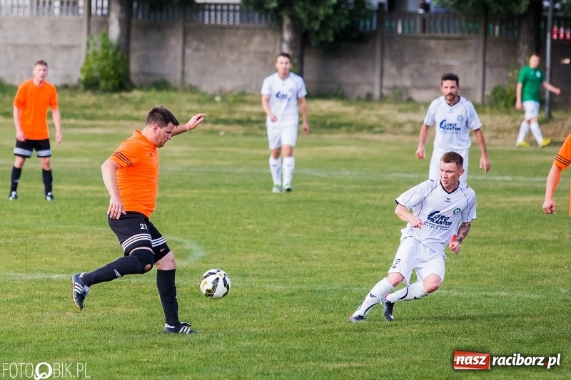 Zdjęcie w galerii na portalu naszraciborz.pl: A klasa: Zmiana sędziów nie pomogła. Tworków gładko pokonał Studzienną wiadomości z regionu