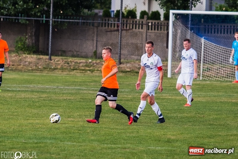 Zdjęcie w galerii na portalu naszraciborz.pl: A klasa: Zmiana sędziów nie pomogła. Tworków gładko pokonał Studzienną wiadomości z regionu