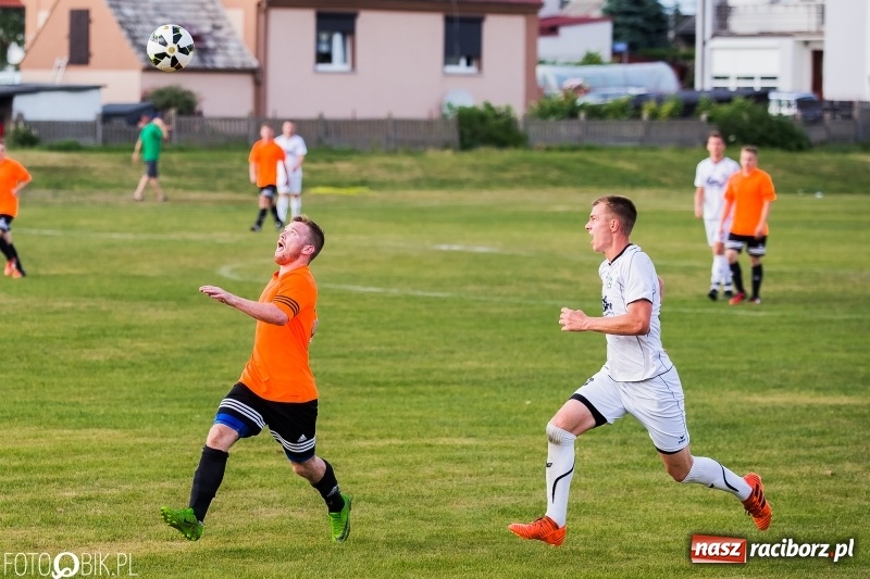 Zdjęcie w galerii na portalu naszraciborz.pl: A klasa: Zmiana sędziów nie pomogła. Tworków gładko pokonał Studzienną wiadomości z regionu