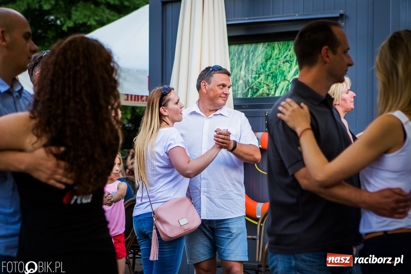 Zdjęcie w galerii na portalu naszraciborz.pl: Salsowe rytmy na plaży miejskiej w Raciborzu wiadomości z regionu