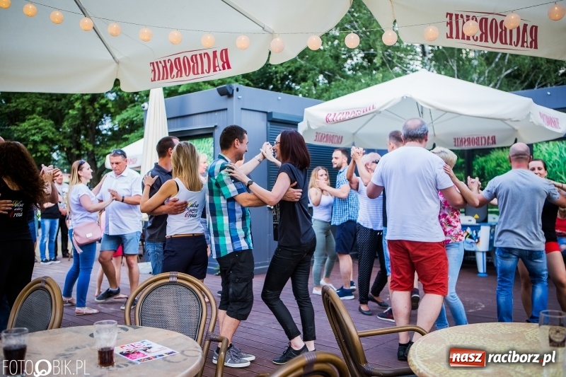 Zdjęcie w galerii na portalu naszraciborz.pl: Salsowe rytmy na plaży miejskiej w Raciborzu wiadomości z regionu