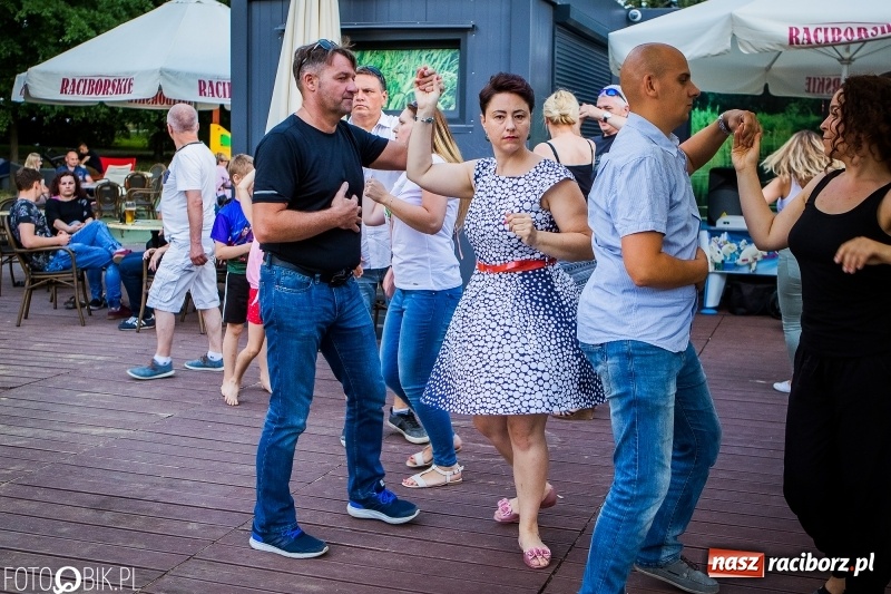 Zdjęcie w galerii na portalu naszraciborz.pl: Salsowe rytmy na plaży miejskiej w Raciborzu wiadomości z regionu