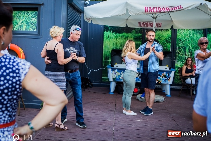Zdjęcie w galerii na portalu naszraciborz.pl: Salsowe rytmy na plaży miejskiej w Raciborzu wiadomości z regionu