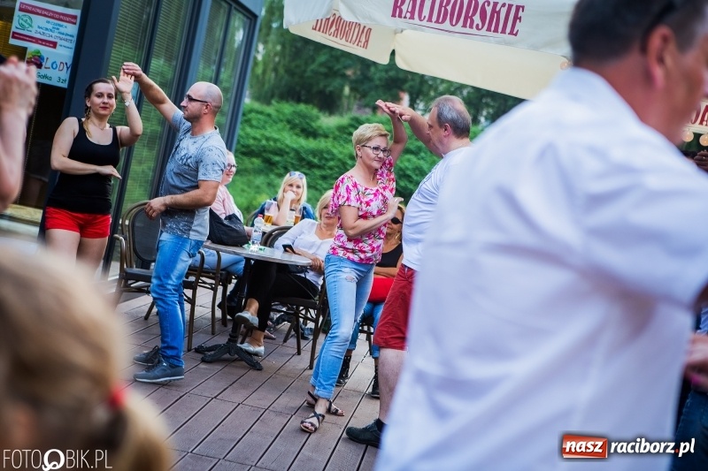 Zdjęcie w galerii na portalu naszraciborz.pl: Salsowe rytmy na plaży miejskiej w Raciborzu wiadomości z regionu