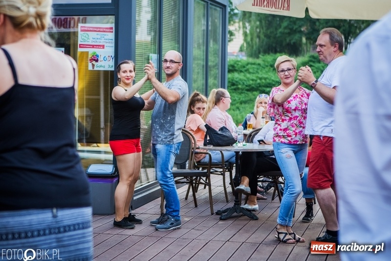 Zdjęcie w galerii na portalu naszraciborz.pl: Salsowe rytmy na plaży miejskiej w Raciborzu wiadomości z regionu
