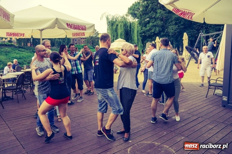 Zdjęcie w galerii na portalu naszraciborz.pl: Salsowe rytmy na plaży miejskiej w Raciborzu wiadomości z regionu