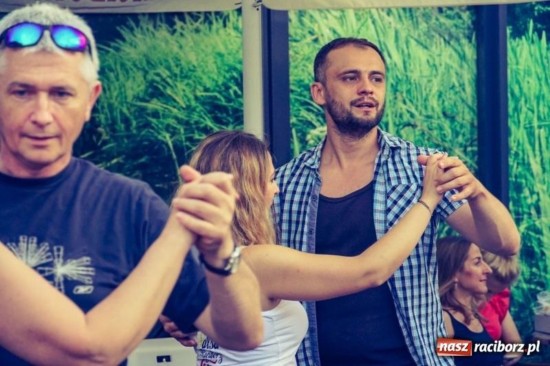 Zdjęcie w galerii na portalu naszraciborz.pl: Salsowe rytmy na plaży miejskiej w Raciborzu wiadomości z regionu