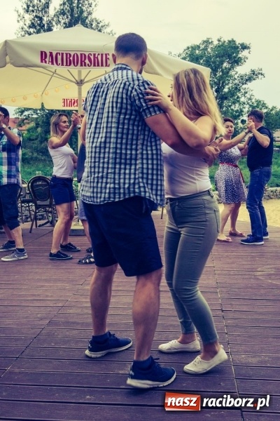Zdjęcie w galerii na portalu naszraciborz.pl: Salsowe rytmy na plaży miejskiej w Raciborzu wiadomości z regionu