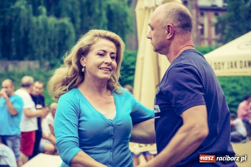 Zdjęcie w galerii na portalu naszraciborz.pl: Salsowe rytmy na plaży miejskiej w Raciborzu wiadomości z regionu