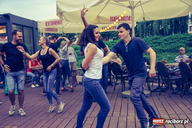 Zdjęcie w galerii na portalu naszraciborz.pl: Salsowe rytmy na plaży miejskiej w Raciborzu wiadomości z regionu