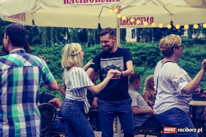 Zdjęcie w galerii na portalu naszraciborz.pl: Salsowe rytmy na plaży miejskiej w Raciborzu wiadomości z regionu