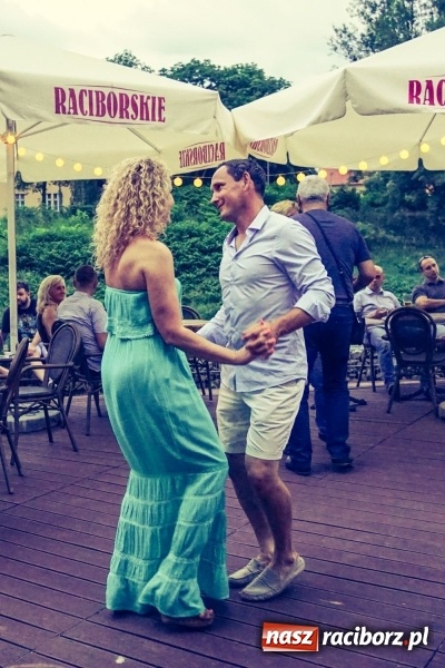 Zdjęcie w galerii na portalu naszraciborz.pl: Salsowe rytmy na plaży miejskiej w Raciborzu wiadomości z regionu