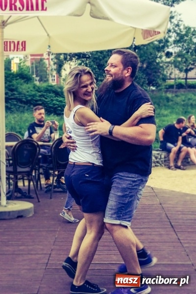 Zdjęcie w galerii na portalu naszraciborz.pl: Salsowe rytmy na plaży miejskiej w Raciborzu wiadomości z regionu