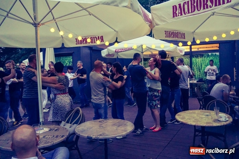 Zdjęcie w galerii na portalu naszraciborz.pl: Salsowe rytmy na plaży miejskiej w Raciborzu wiadomości z regionu