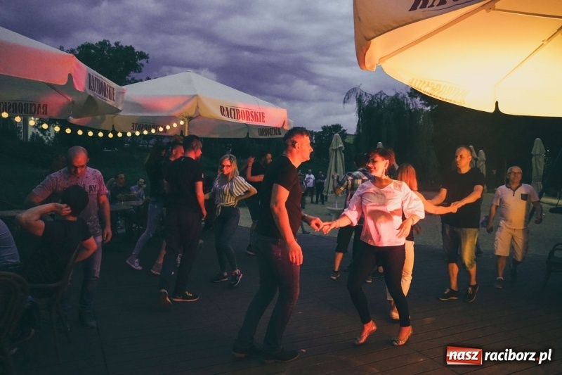 Zdjęcie w galerii na portalu naszraciborz.pl: Salsowe rytmy na plaży miejskiej w Raciborzu wiadomości z regionu