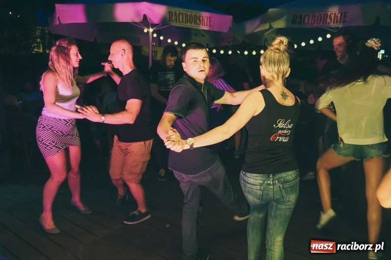 Zdjęcie w galerii na portalu naszraciborz.pl: Salsowe rytmy na plaży miejskiej w Raciborzu wiadomości z regionu