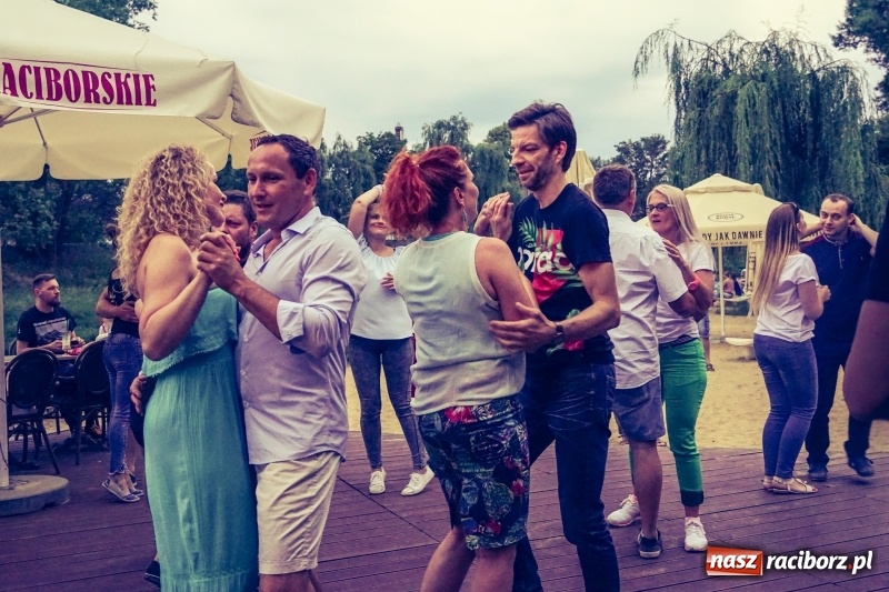 Zdjęcie w galerii na portalu naszraciborz.pl: Salsowe rytmy na plaży miejskiej w Raciborzu wiadomości z regionu