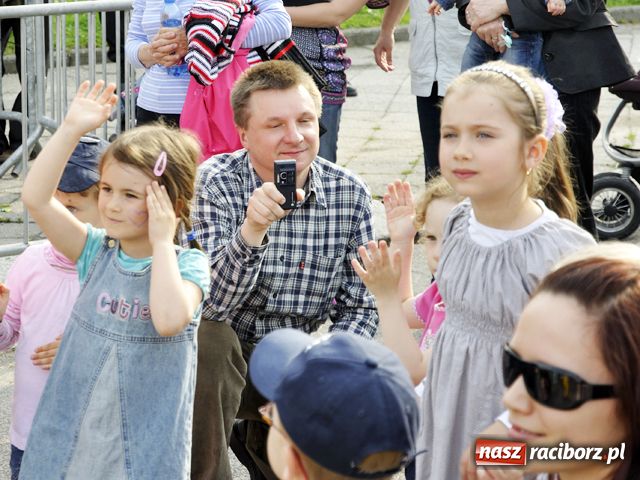 Zdjęcie w galerii na portalu naszraciborz.pl: Majówka: Tabu porwał do zabawy... wiadomości z regionu
