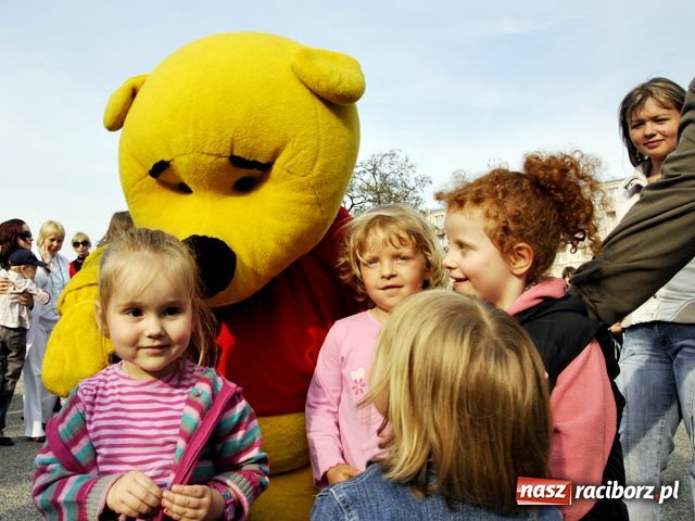 Zdjęcie w galerii na portalu naszraciborz.pl: Majówka: Tabu porwał do zabawy... wiadomości z regionu