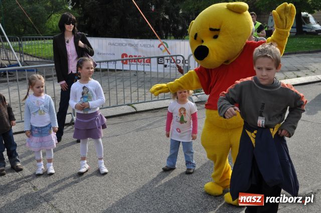 Zdjęcie w galerii na portalu naszraciborz.pl: Majówka: Tabu porwał do zabawy... wiadomości z regionu