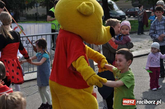 Zdjęcie w galerii na portalu naszraciborz.pl: Majówka: Tabu porwał do zabawy... wiadomości z regionu
