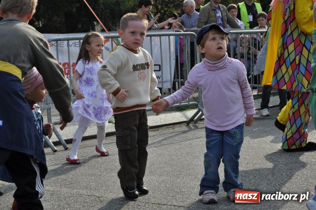 Zdjęcie w galerii na portalu naszraciborz.pl: Majówka: Tabu porwał do zabawy... wiadomości z regionu